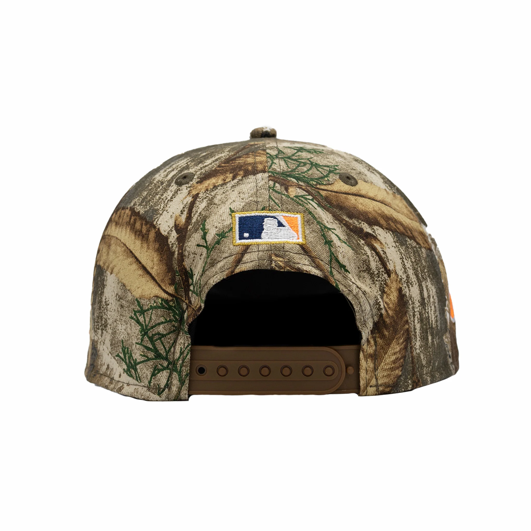 New Era x August - Milwaukee Brewers 5 Panel Snapback Cap (Real Tree Camo/Neon Orange) - Image 3