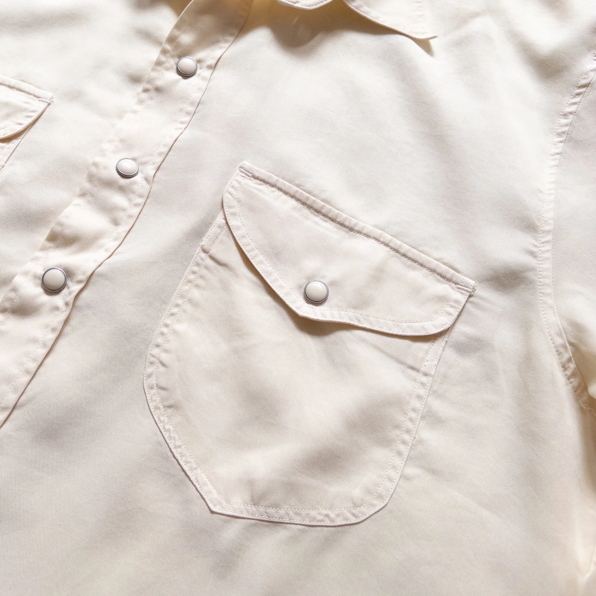 Wythe Tencel Gabardine Pearlsnap Shirt (Buttermilk) - Image 2